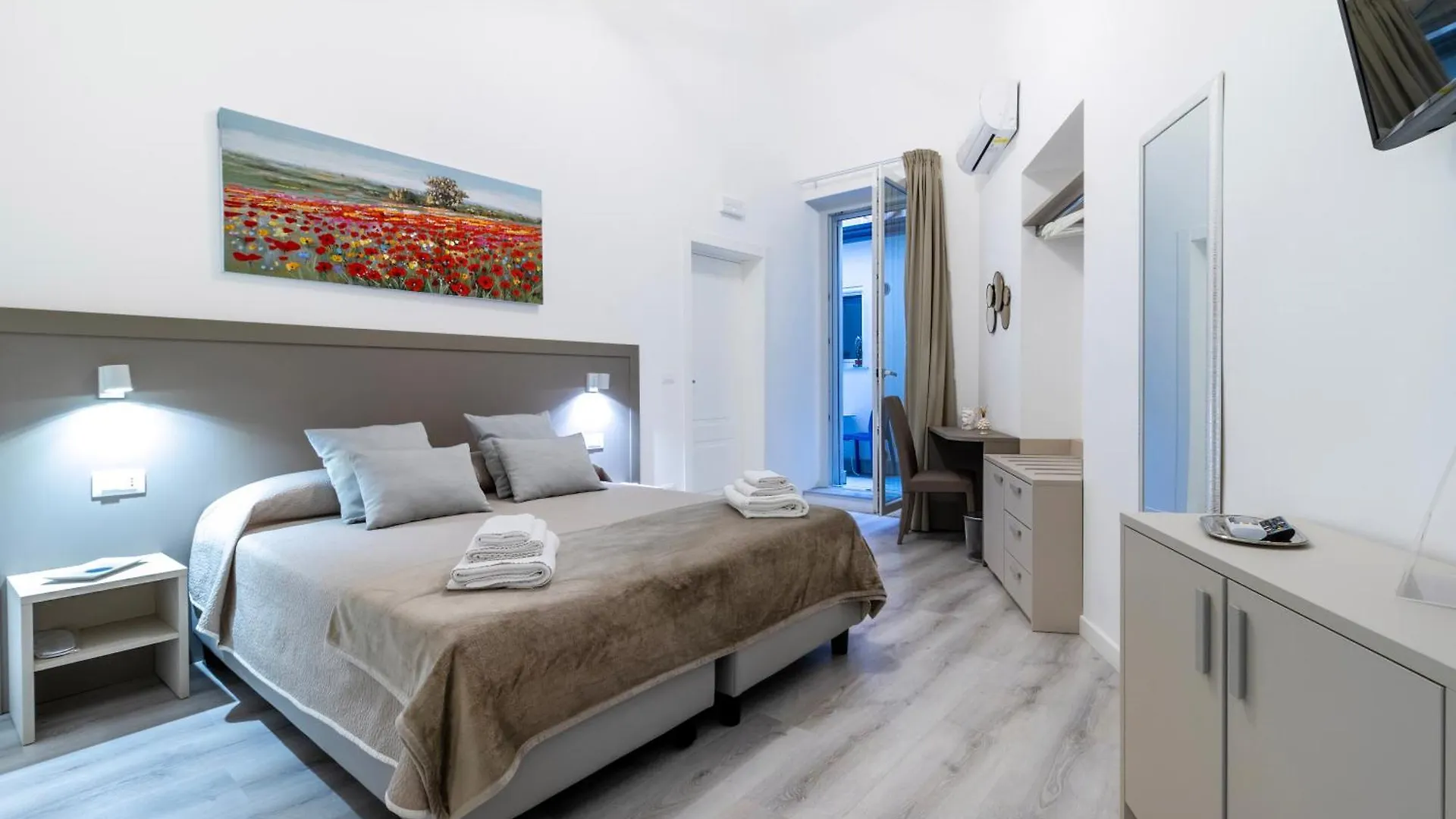 Heart City Rooms CTA 0*,  Italien